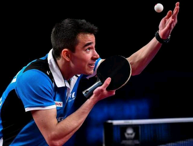 對側翼球員 對側翼球員