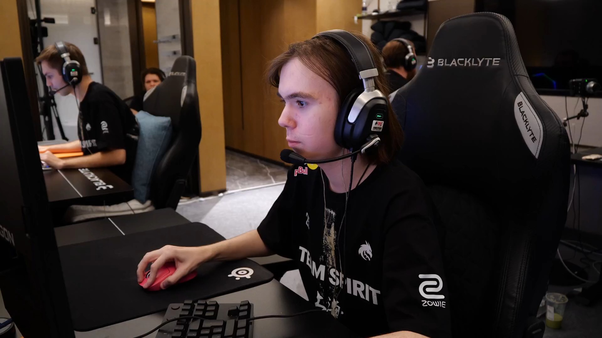 育中不可或 育中不可或